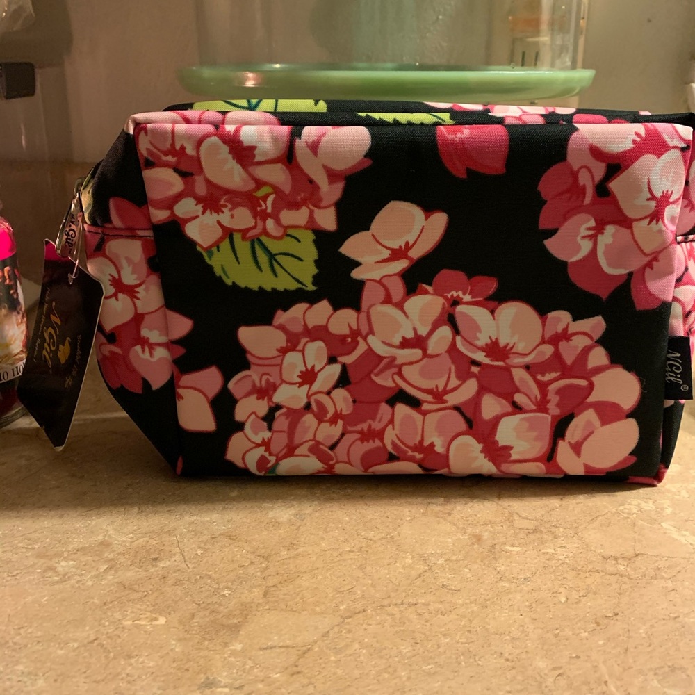 $4/24 NGil makeup Bag